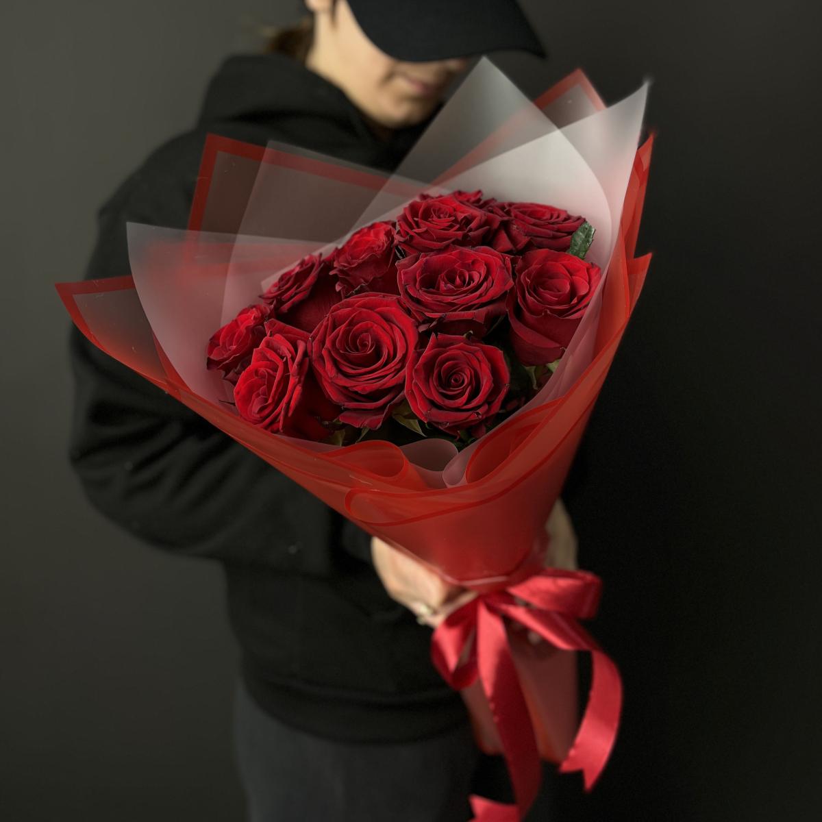 Композиция из красных роз