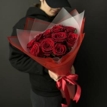 Композиция из красных роз