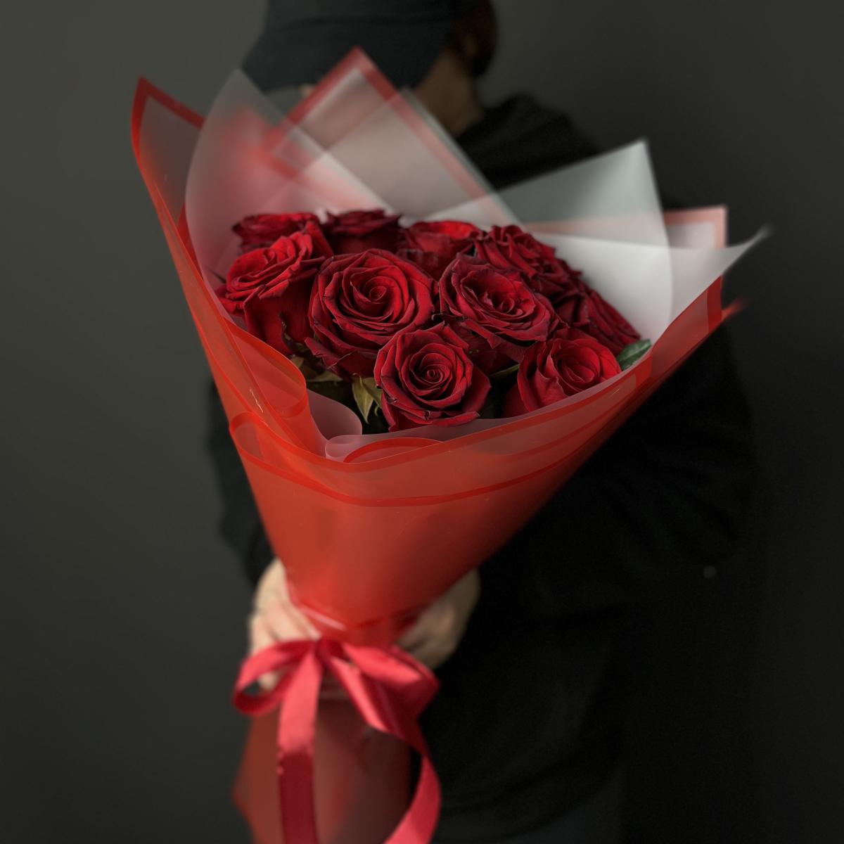 Композиция из красных роз