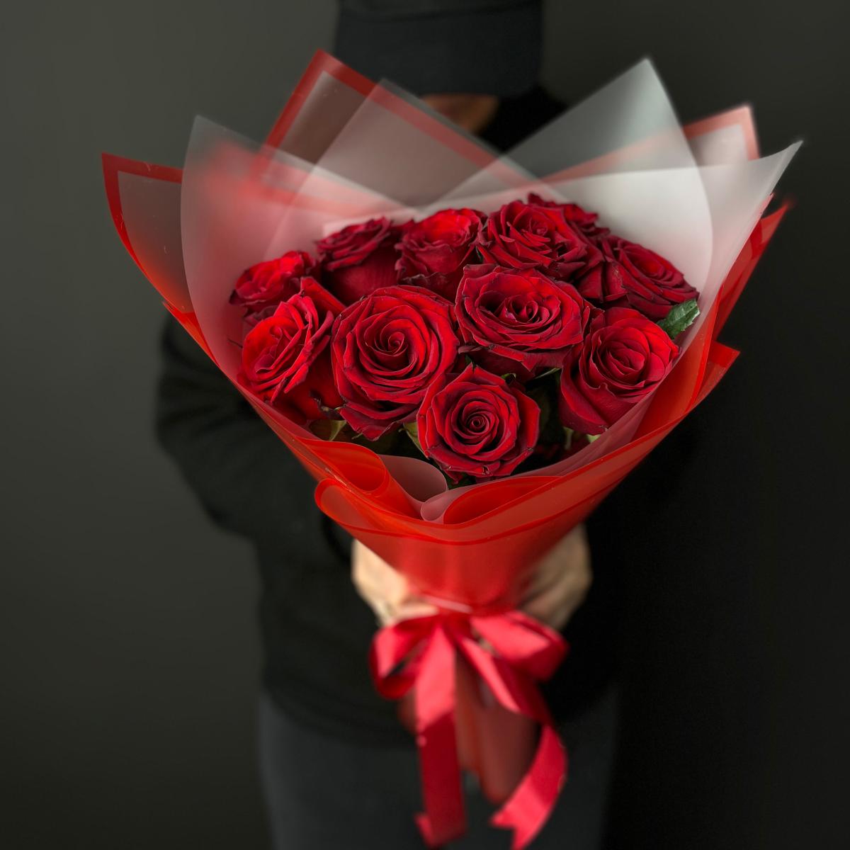 Композиция из красных роз