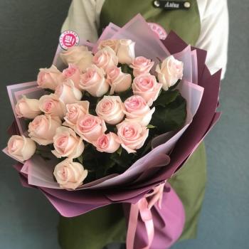 Бело-розовые розы 60 см (Россия) артикул  44748