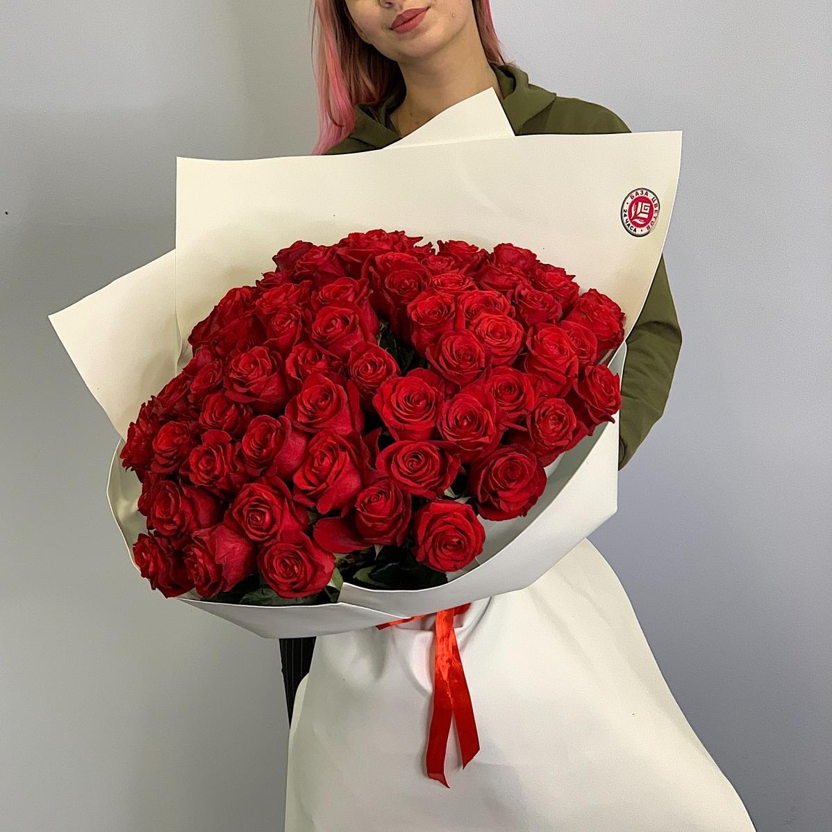 Композиция из красных 50 см роз